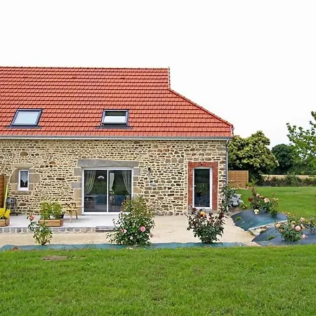 Semi Detached House, بيت للعطل Bacilly