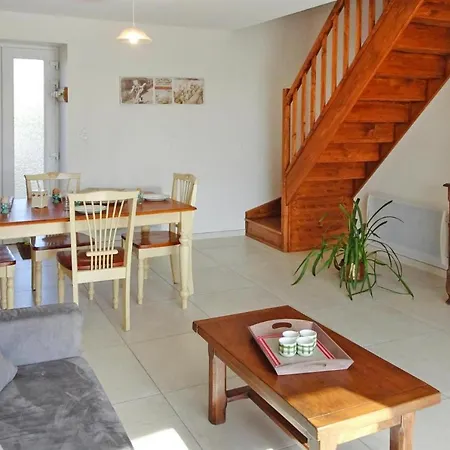 Semi Detached House, Bacilly