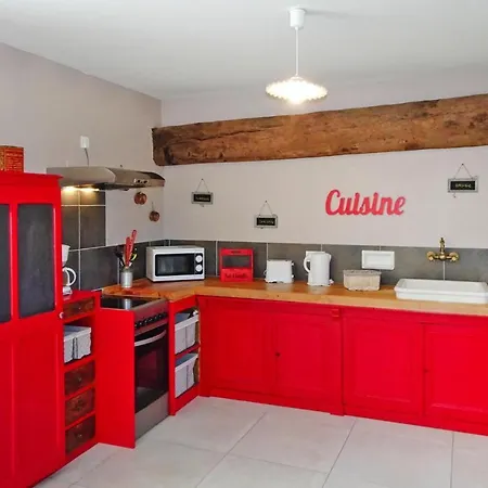 Semi Detached House, بيت للعطل Bacilly